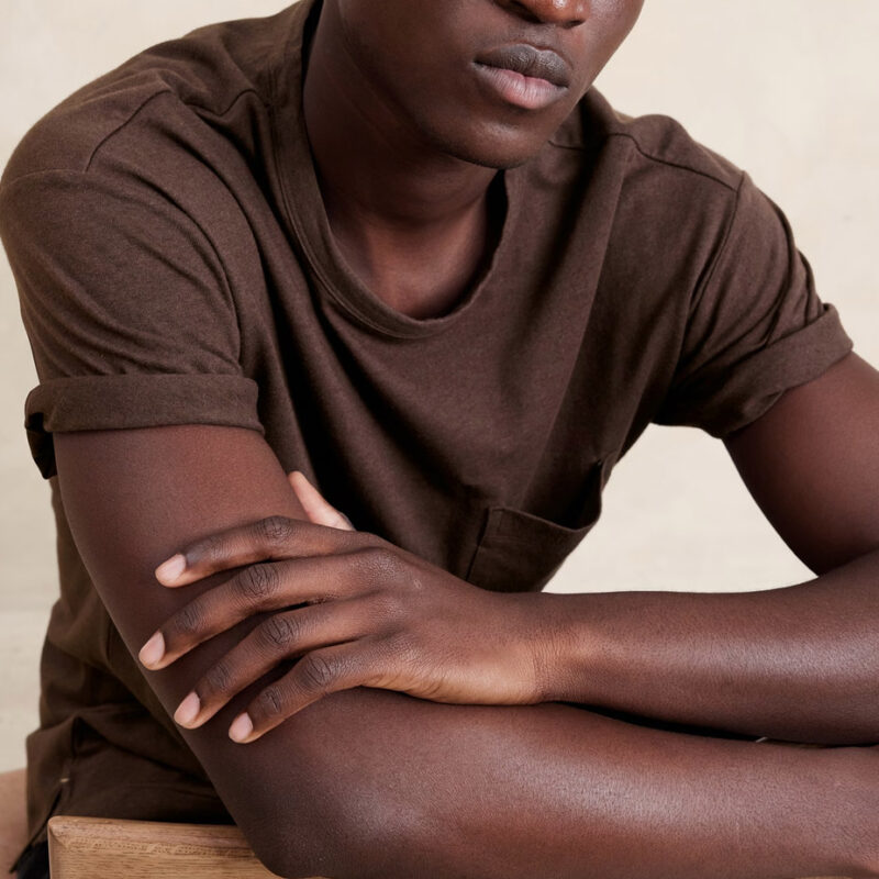Male model wearing brown linen t-shirt from Banana Republic.