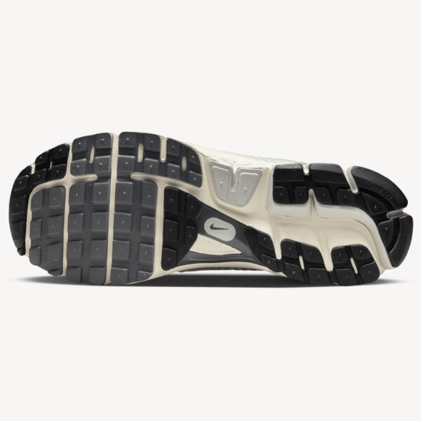 Rubber outsole of the Nike Zoom Vomero 5 sneakers